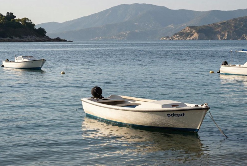 Sailing yacht hatch cover